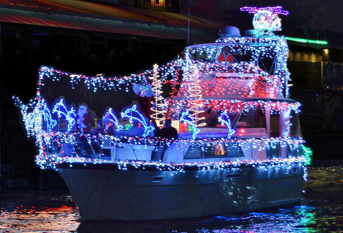 HolidaydecorboatUptownLady.jpg